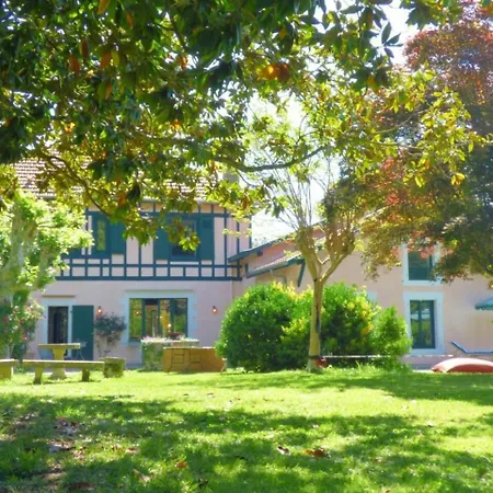 Elegante Maison De Maitre Avec Piscine Et Parc A Vila